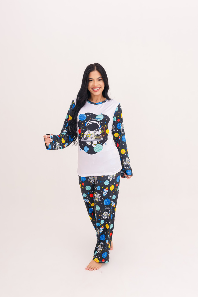 Pijama Adulto Feminino Longo Astronauta DJ Preto
